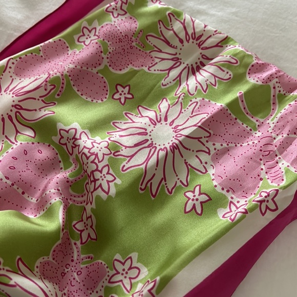 Lilly Pulitzer Pink 100% Silk Scarf Excellent Condition - Picture 8 of 9